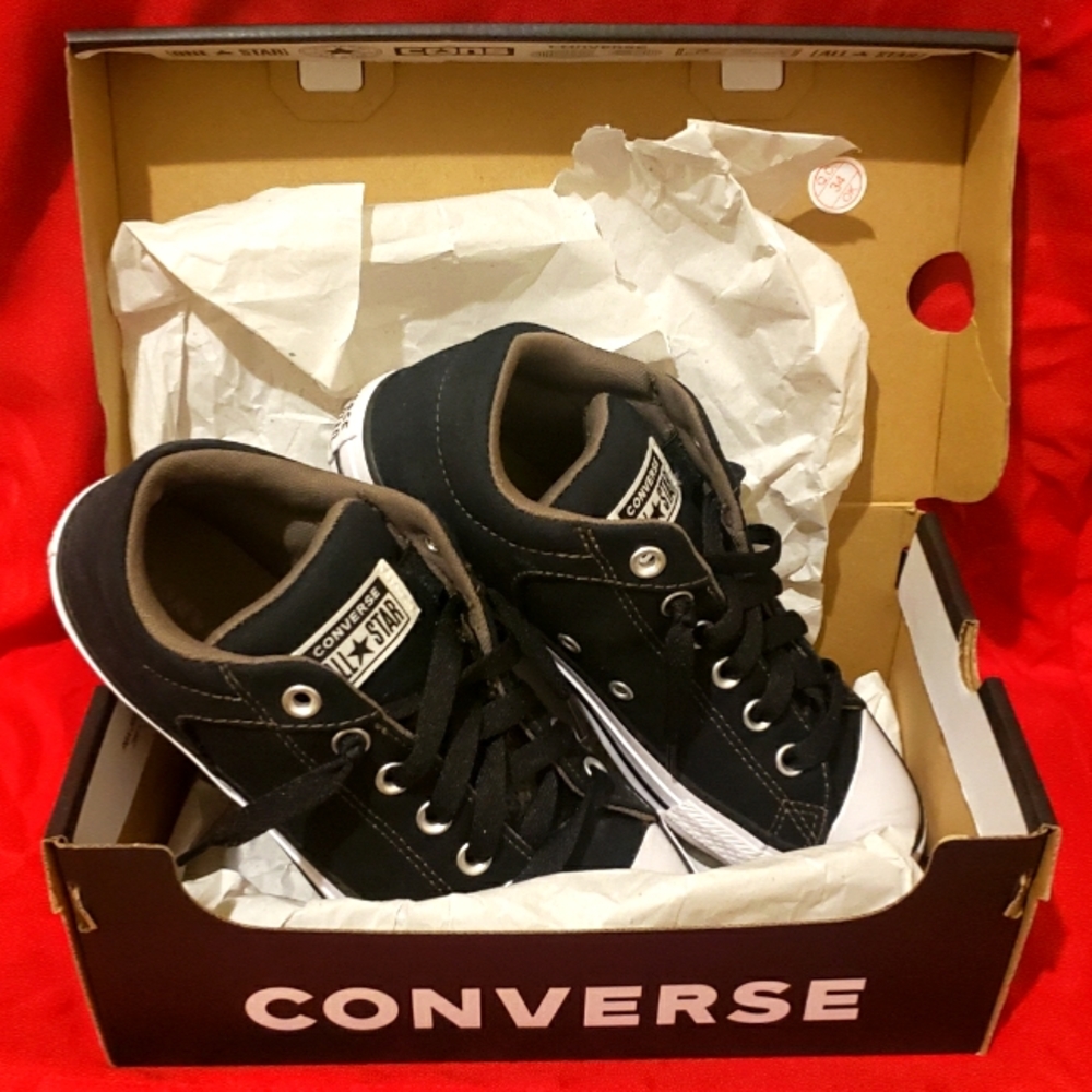 Black Converse Tennis